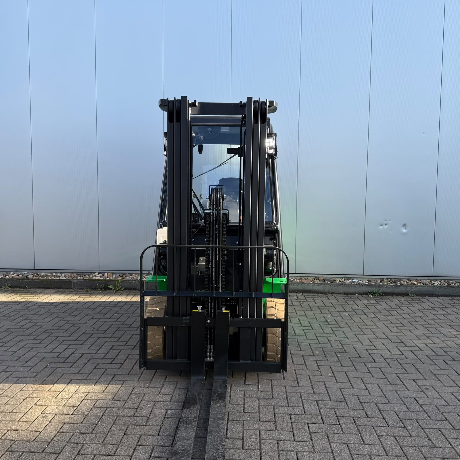 Meisterstapler M18A – Frontansicht mit Hubmast