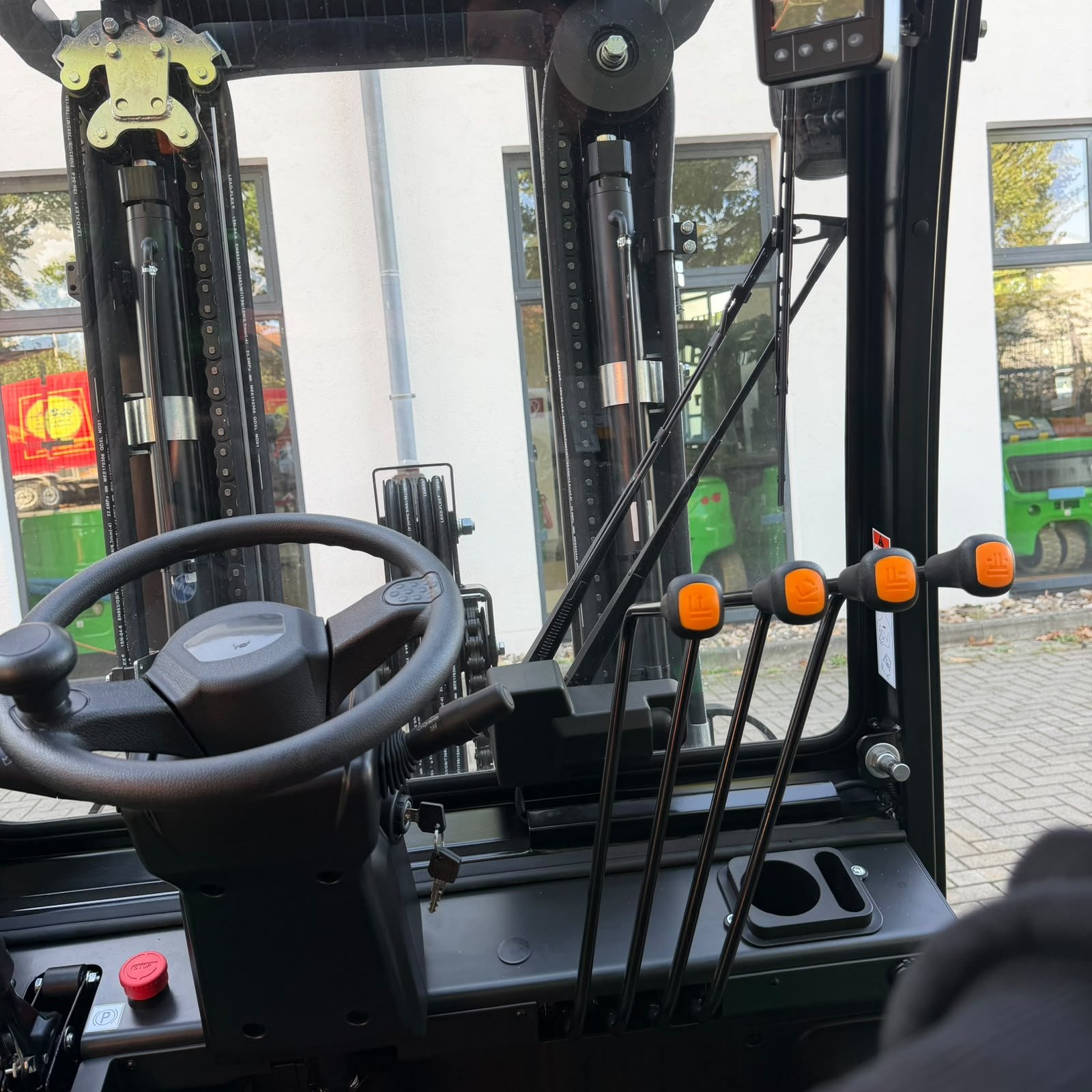 Meisterstapler M18A – Cockpit mit Hebelsteuerung